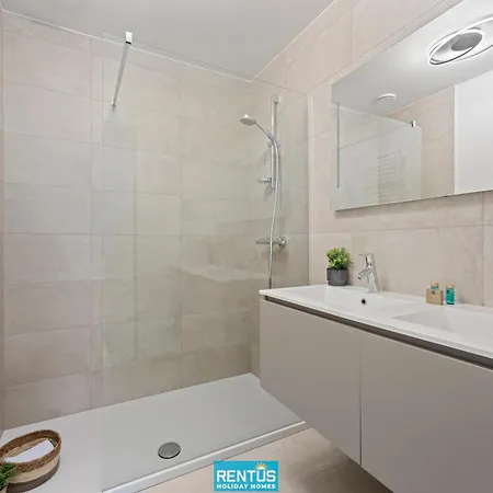 Seaphir - Vacation With Pool In Apartment Nieuwpoort